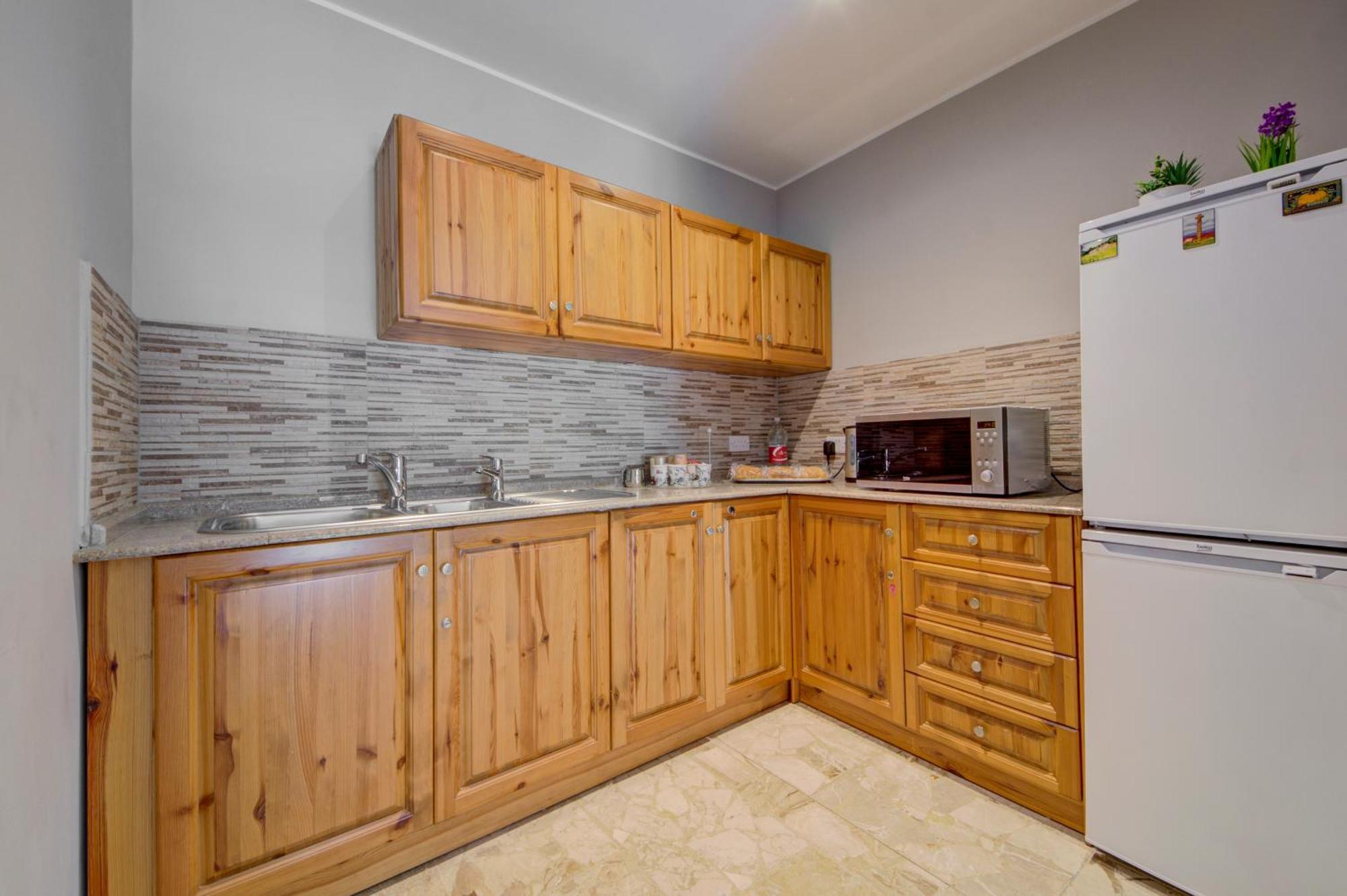 Caro Boutique Guest House San Gwann Bagian luar foto